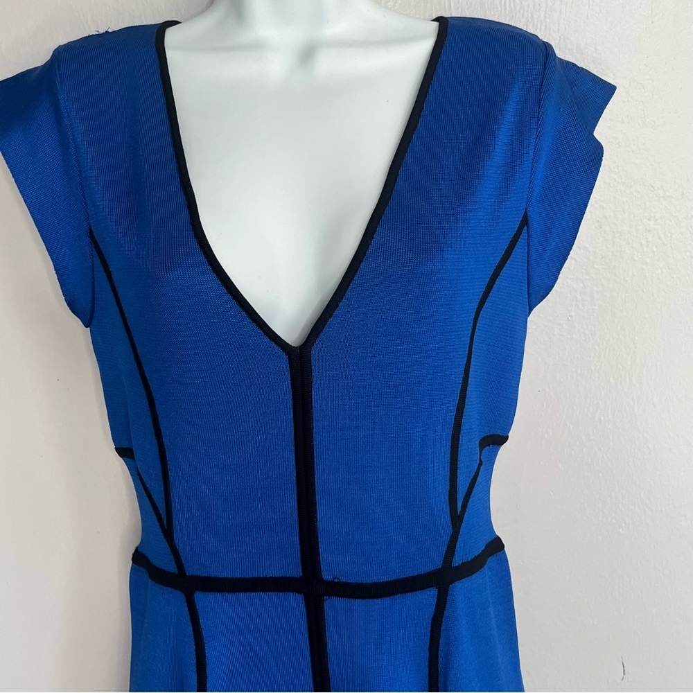 French Connection Stunning Piped Knit Contrast-Trim Dress - Picture 6 of 13
